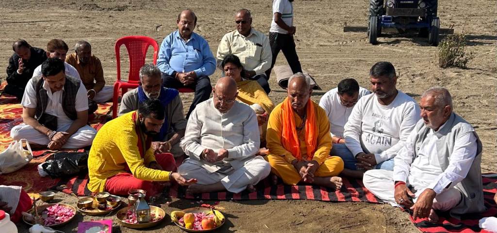 Groundbreaking ceremony was held for the construction of Kund and Yag Mandap for Rudra Mahayag